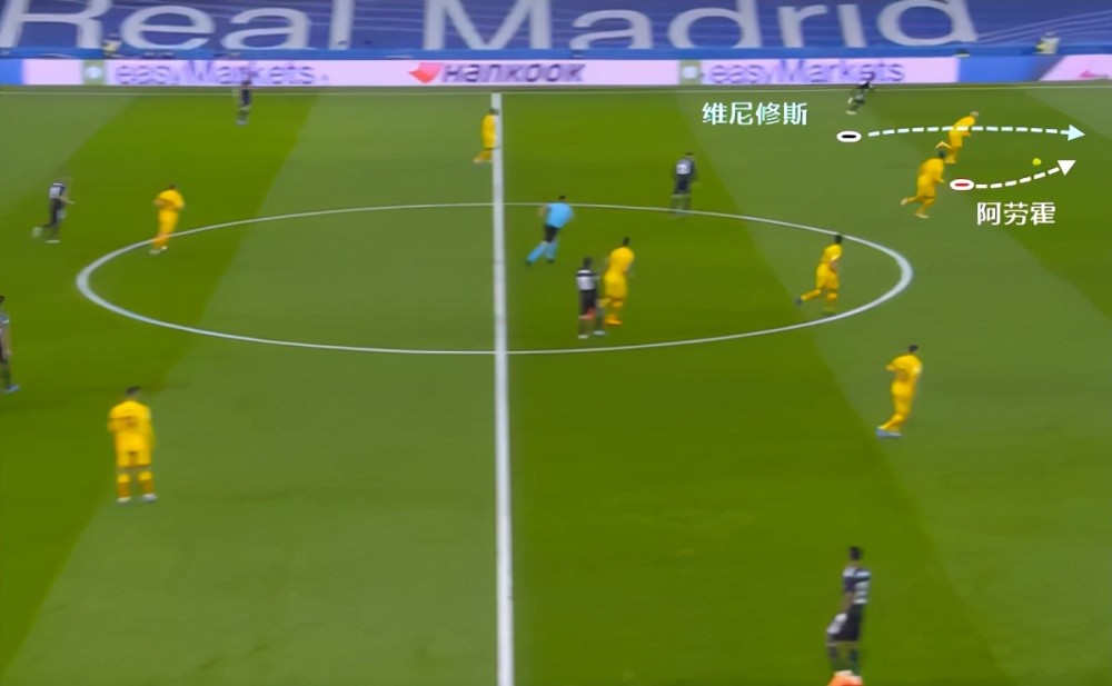  里尔定位球战术显威，头槌破门助力关键三分