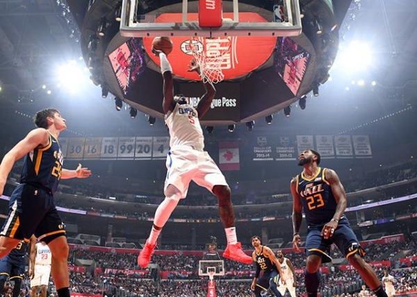  亚历山大全面发挥，雷霆客场力克爵士冲击季后赛资格