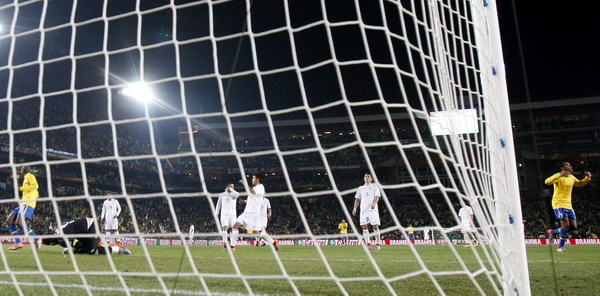  米德尔斯堡启用全息投影技术，河畔球场变身科技竞技场  